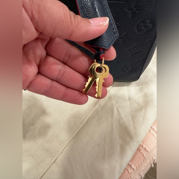 💙BLUE EMPREINTE💙Louis Vuitton Montaigne empreinte with strap - Picture 13 of 15